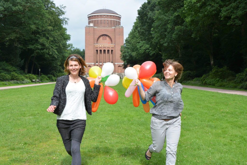 Die beiden Gründerinnen von kindergeburtstag.events planen perfekte Geburtstage für Kinder